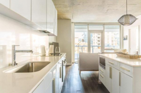 1BR Luxury Apartment With Private Office, Terrace, Gym & Pool, Chicago